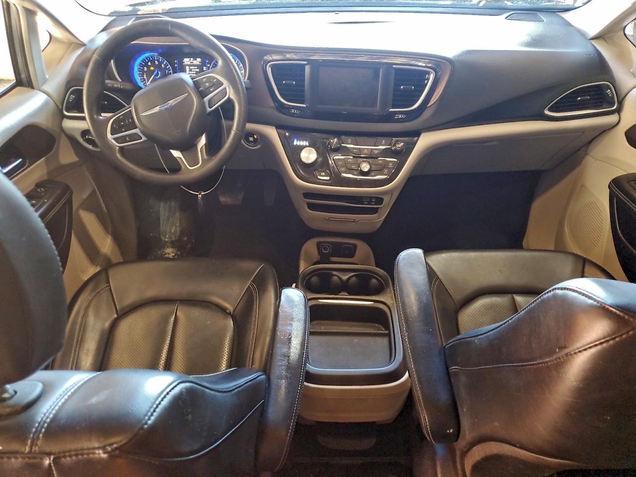 2020 CHRYSLER VOYAGER LXI photo 22