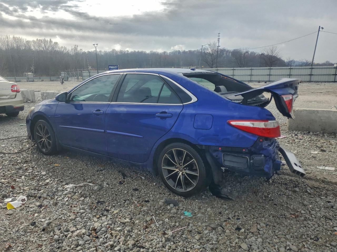 2015 TOYOTA CAMRY XSE photo 2