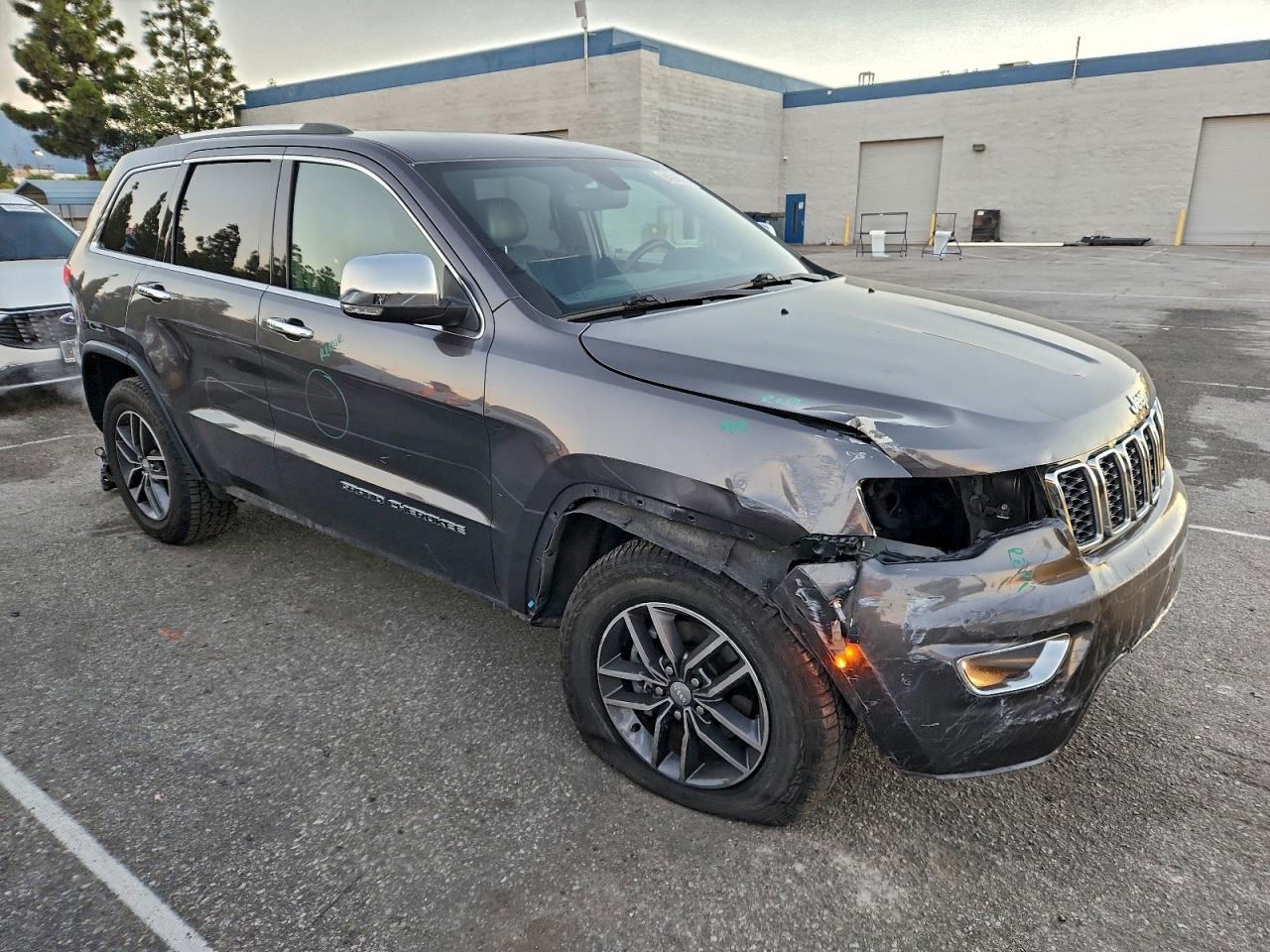 2018 JEEP GRAND CHEROKEE LIMITED photo 4