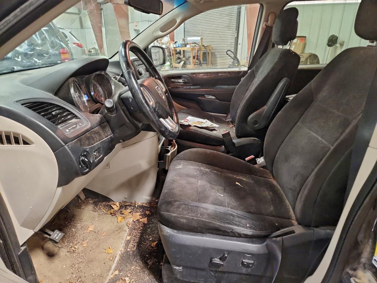 2011 DODGE GRAND CARAVAN MAINSTREET photo 13