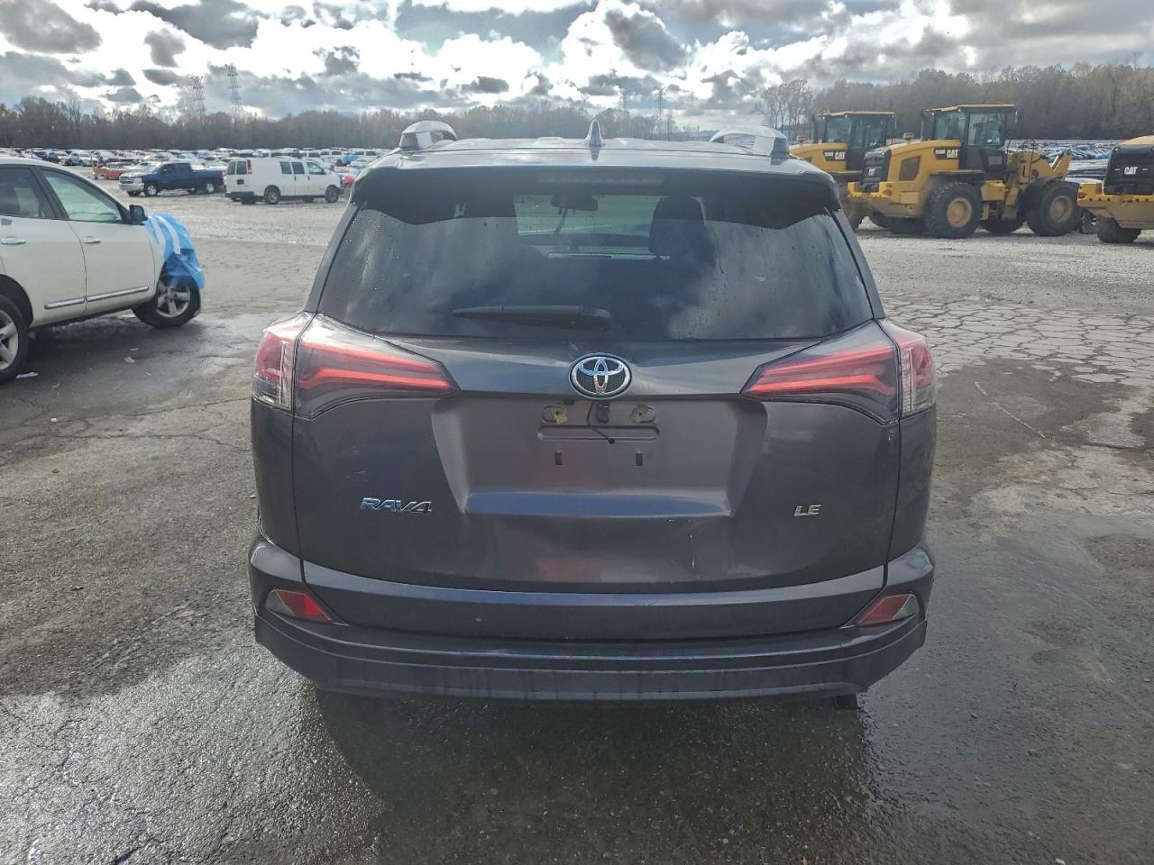 2017 TOYOTA RAV4 LE photo 6