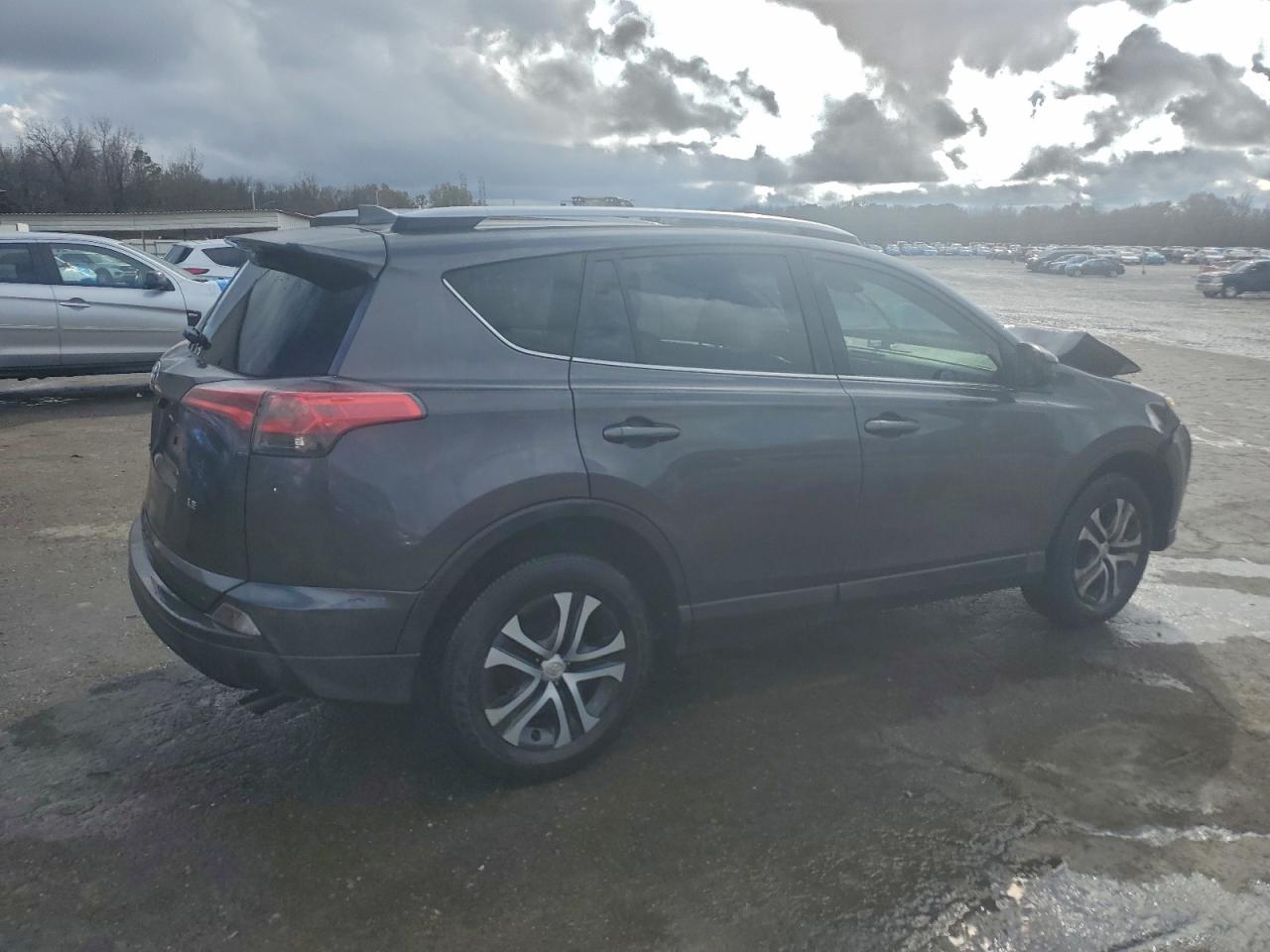2017 TOYOTA RAV4 LE photo 3