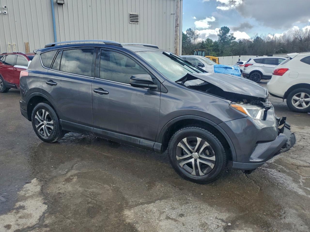 2017 TOYOTA RAV4 LE photo 4