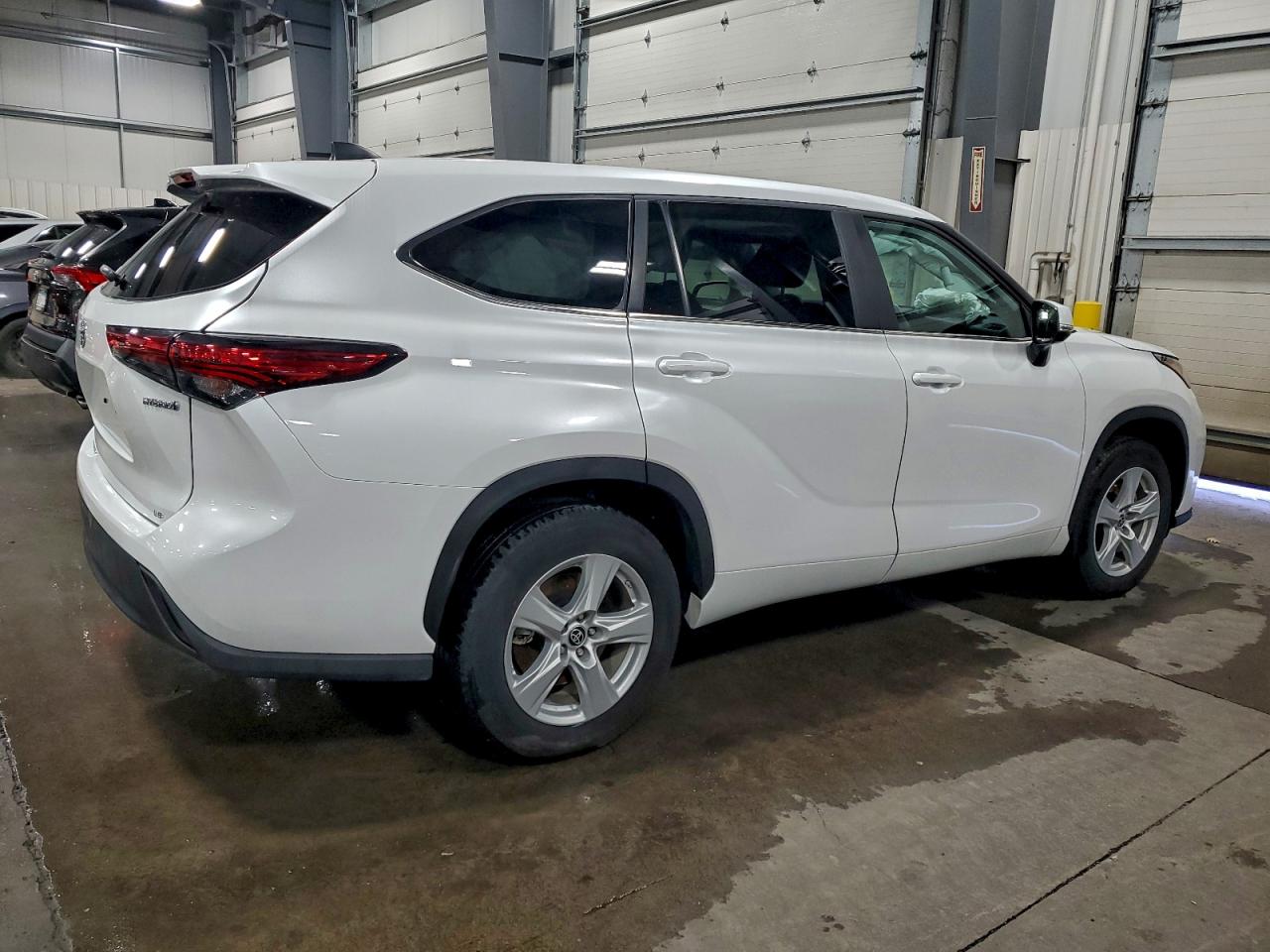 2023 TOYOTA HIGHLANDER HYBRID LE photo 5