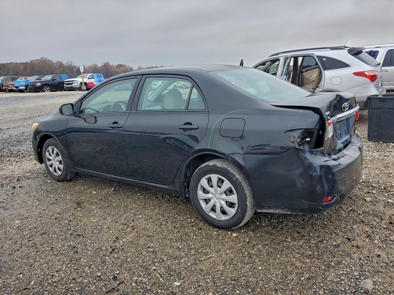 2013 TOYOTA COROLLA BASE photo 3