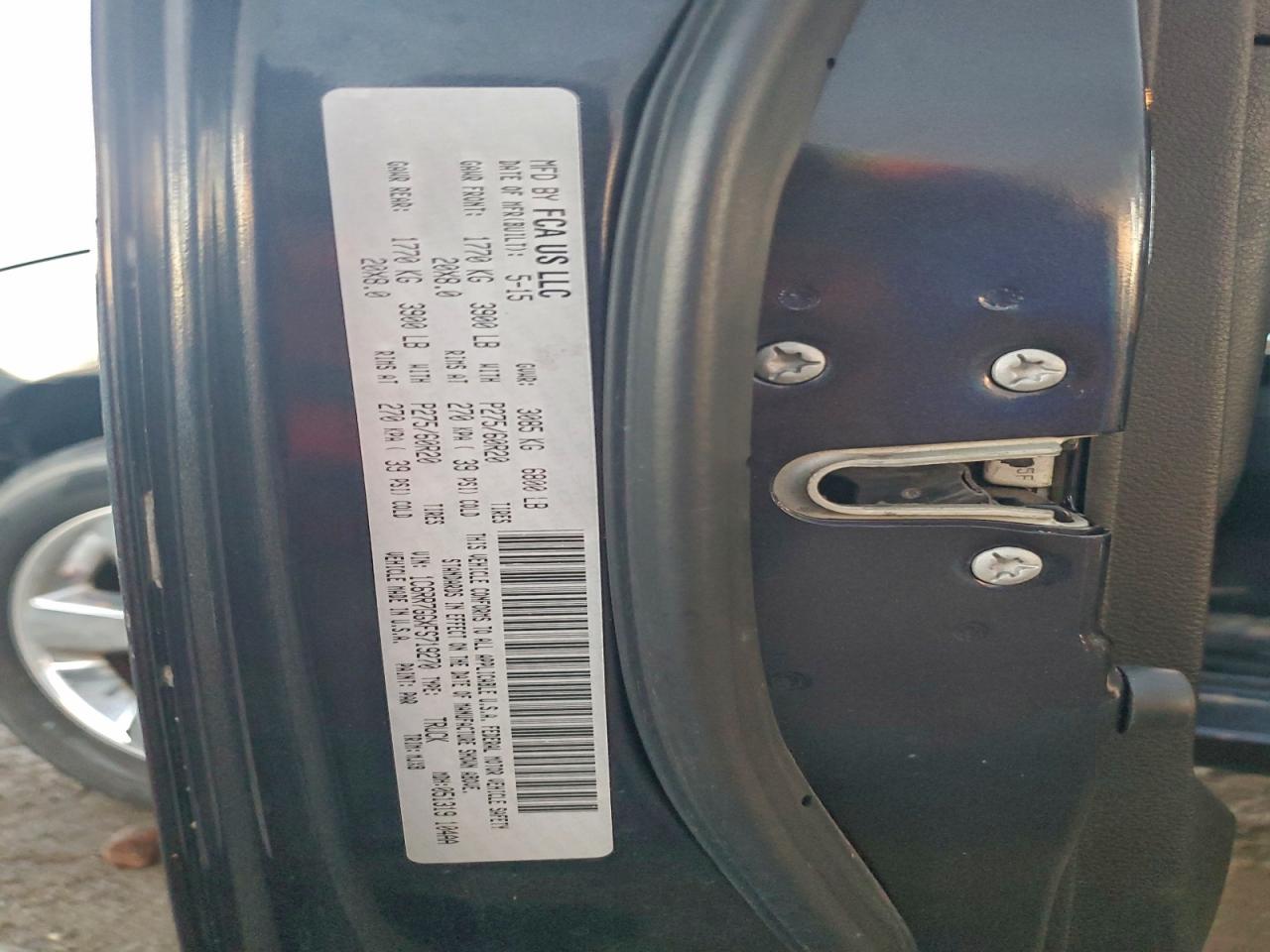 2015 RAM 1500 SLT photo 23