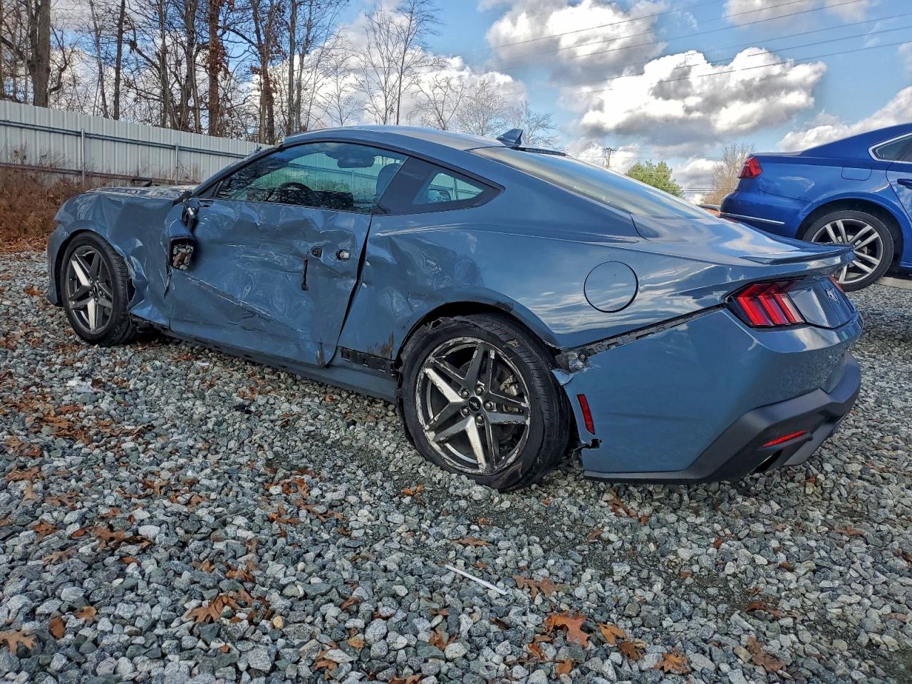 2024 FORD MUSTANG photo 3