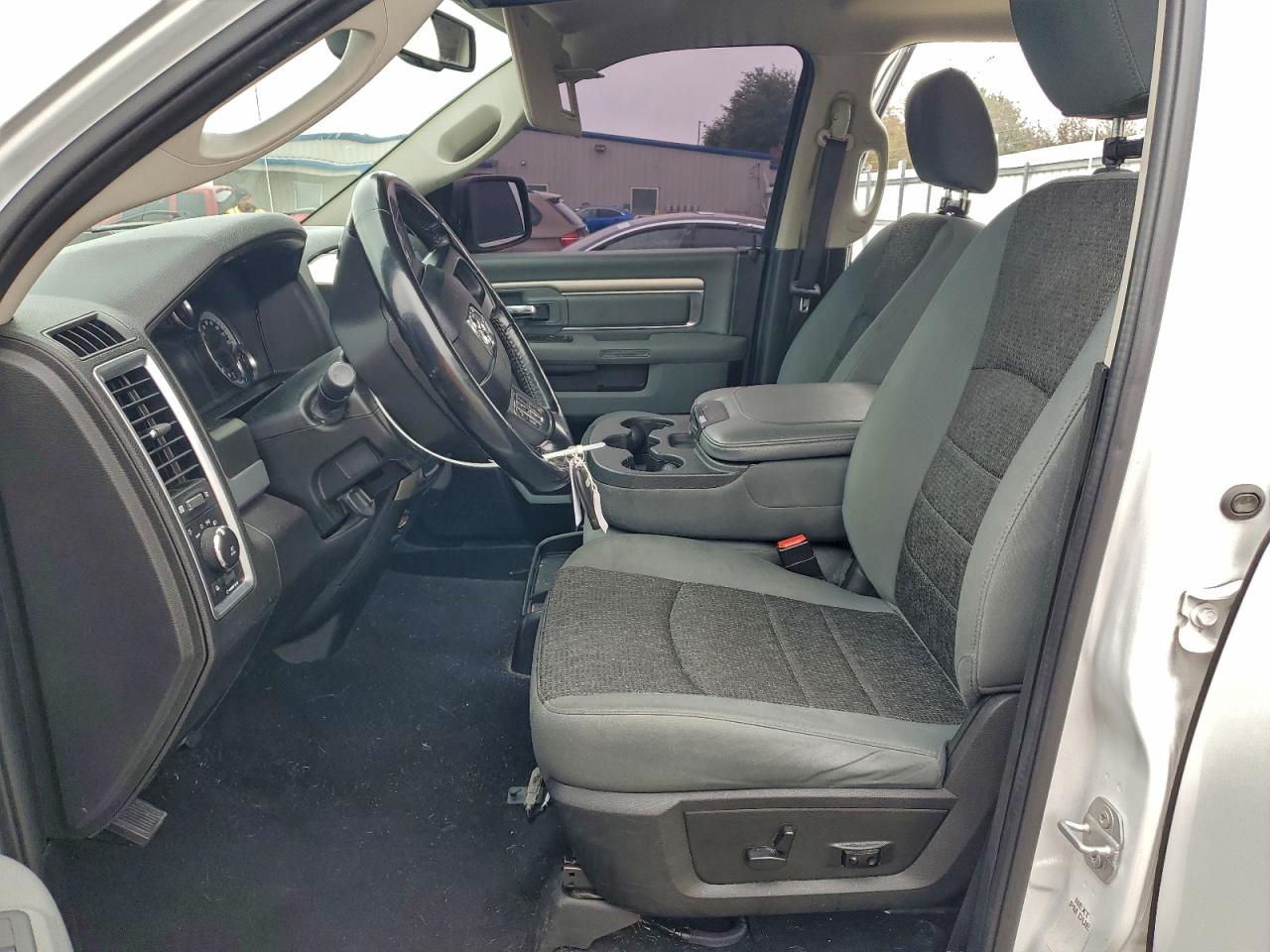 2019 RAM 1500 CLASSIC SLT photo 7