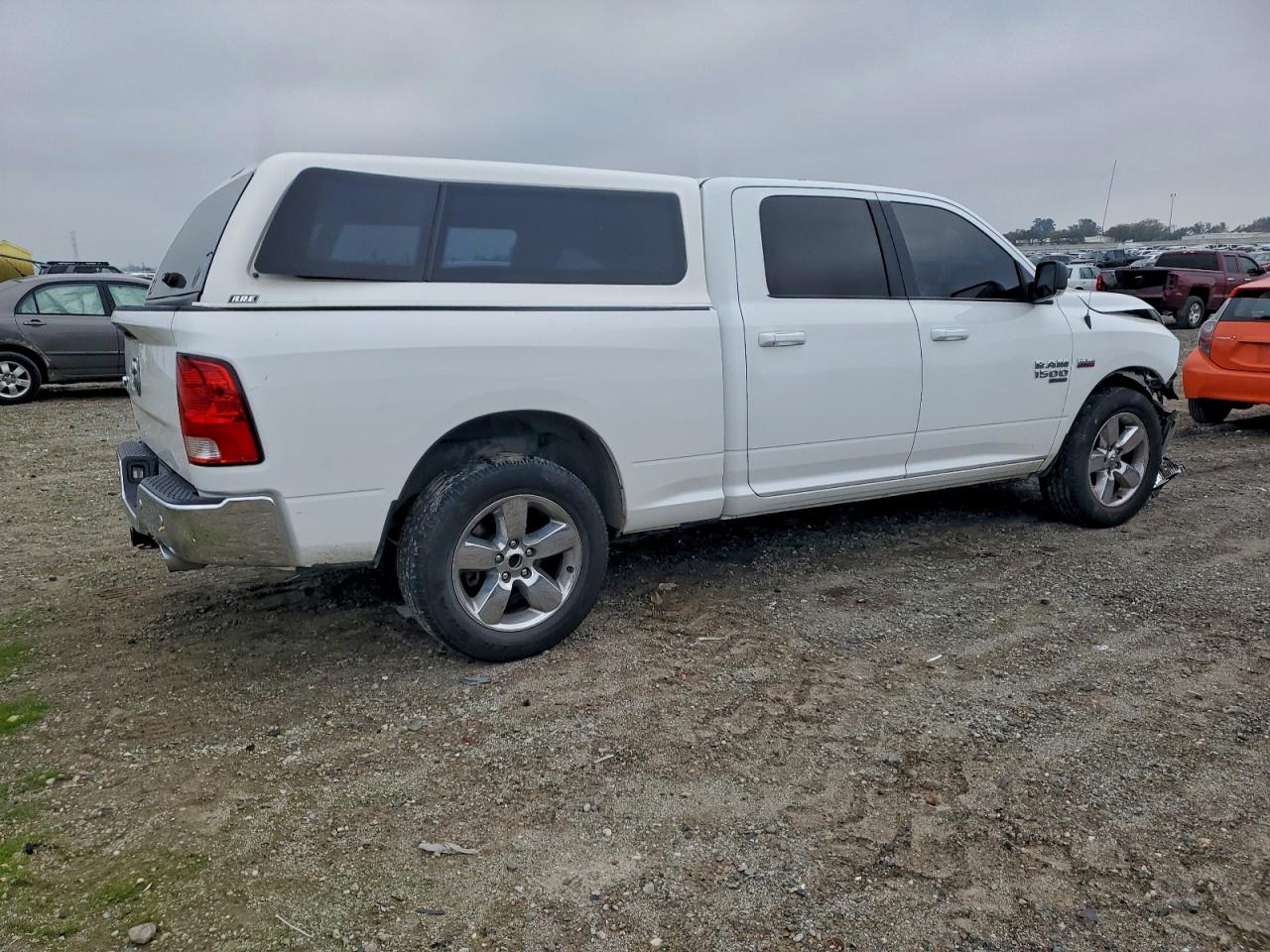 2019 RAM 1500 CLASSIC SLT photo 3
