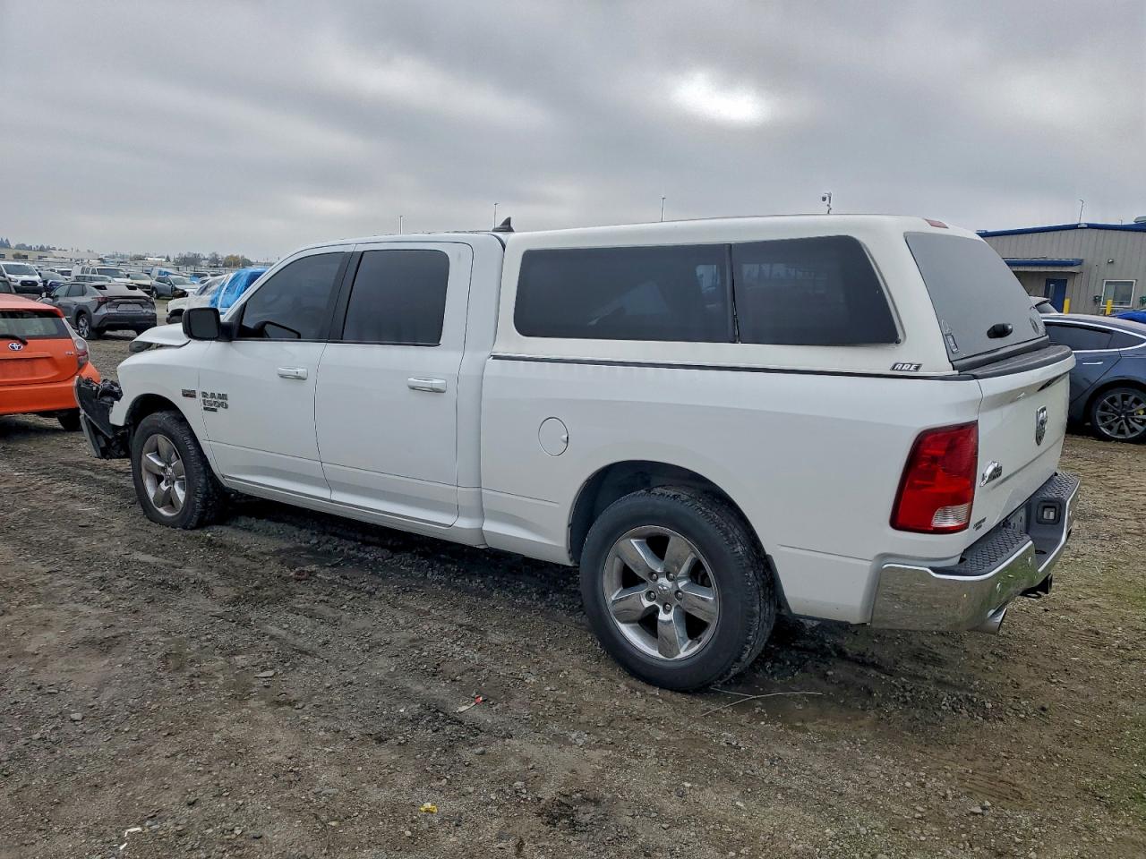 2019 RAM 1500 CLASSIC SLT photo 2