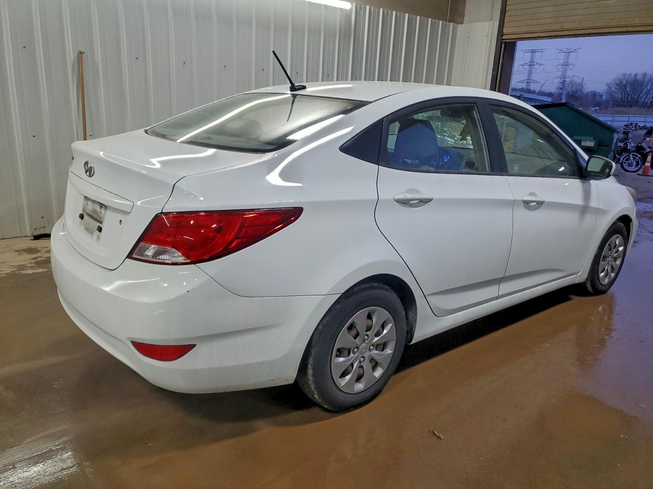 2016 HYUNDAI ACCENT SE photo 3