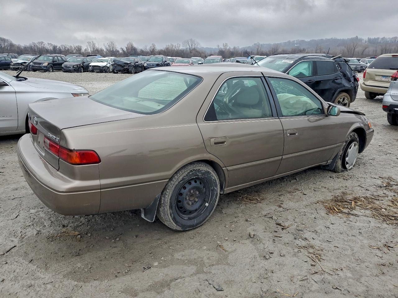 1999 TOYOTA CAMRY CE photo 3