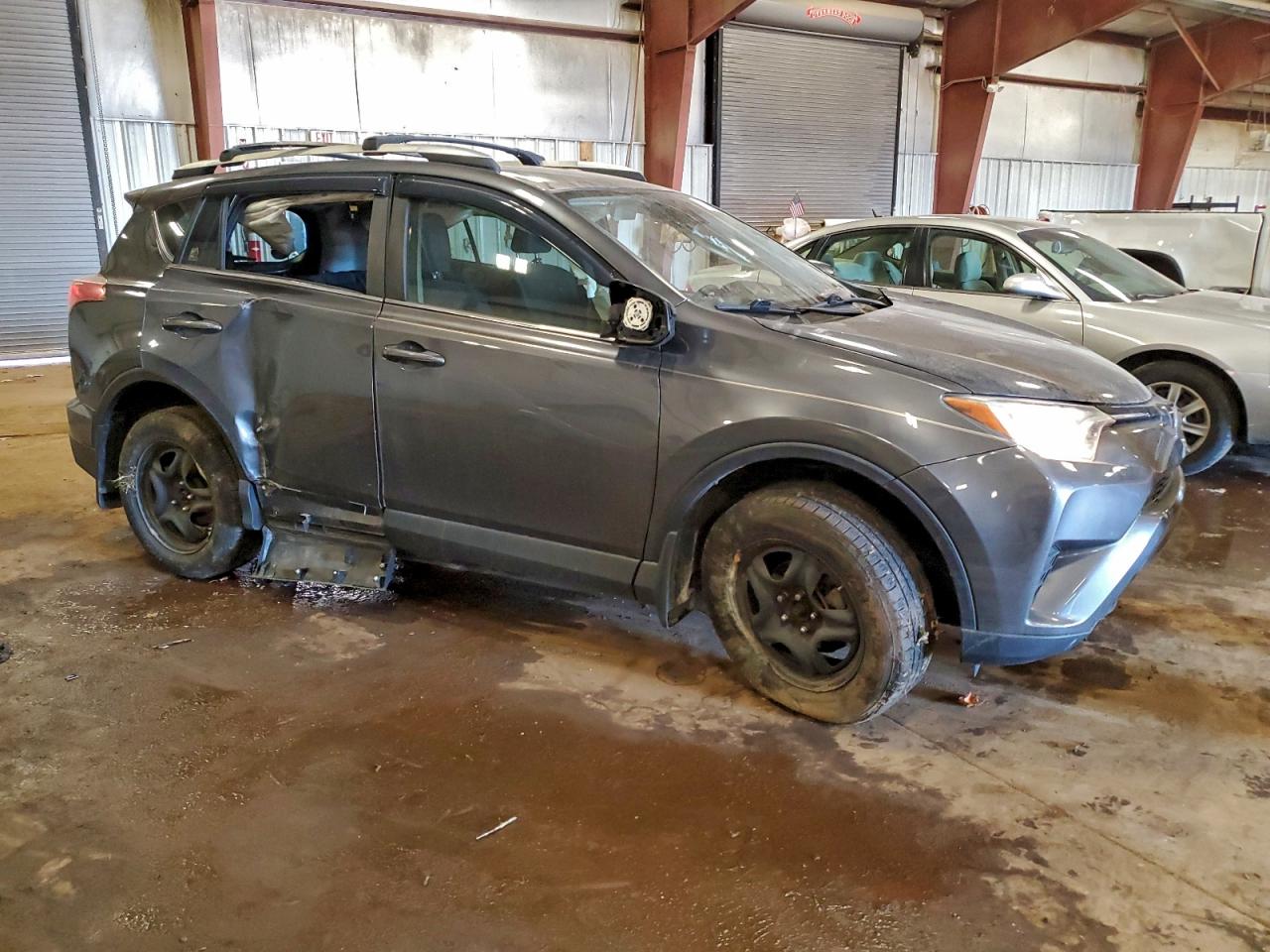 2018 TOYOTA RAV4 LE photo 4