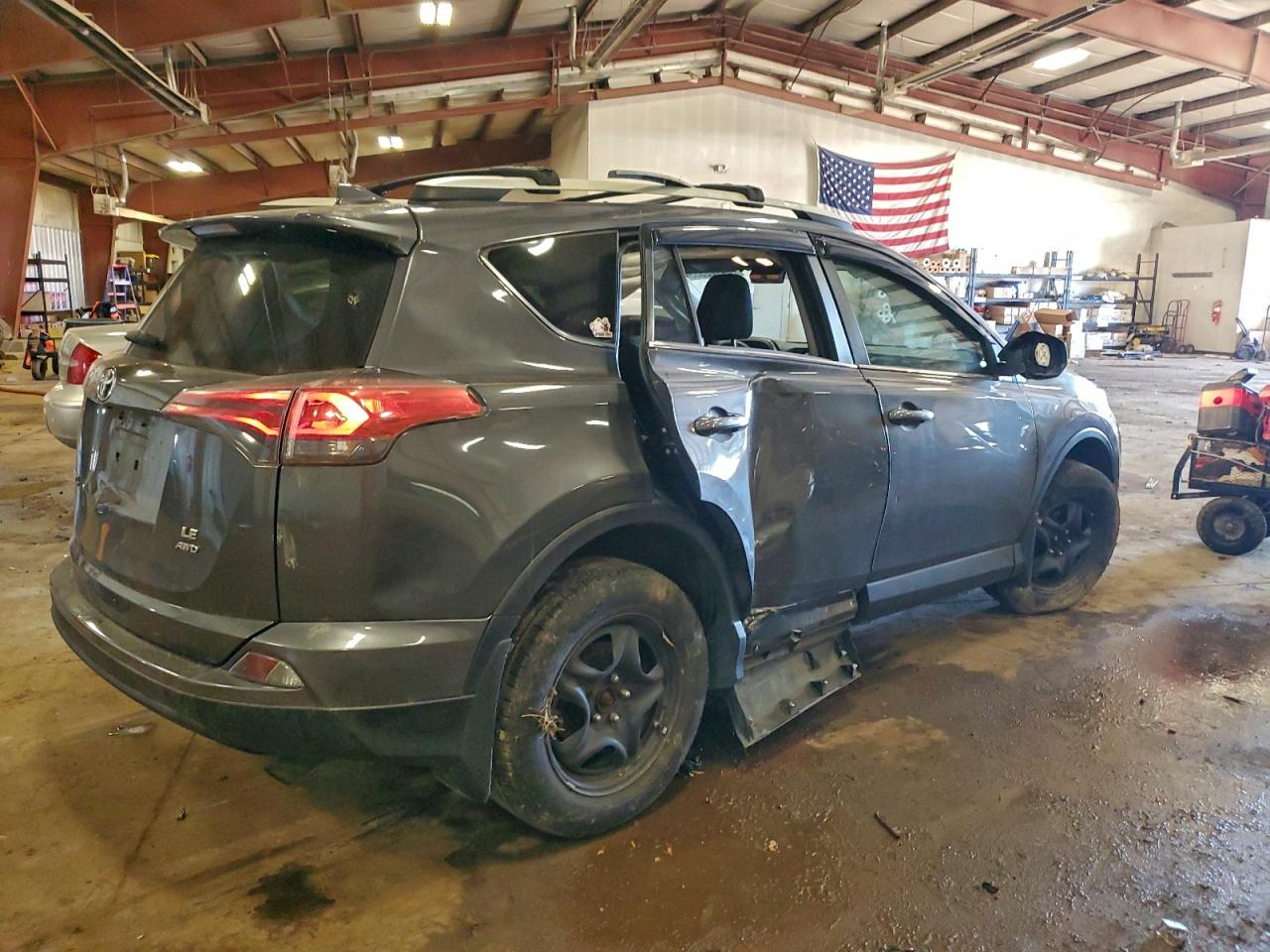 2018 TOYOTA RAV4 LE photo 3