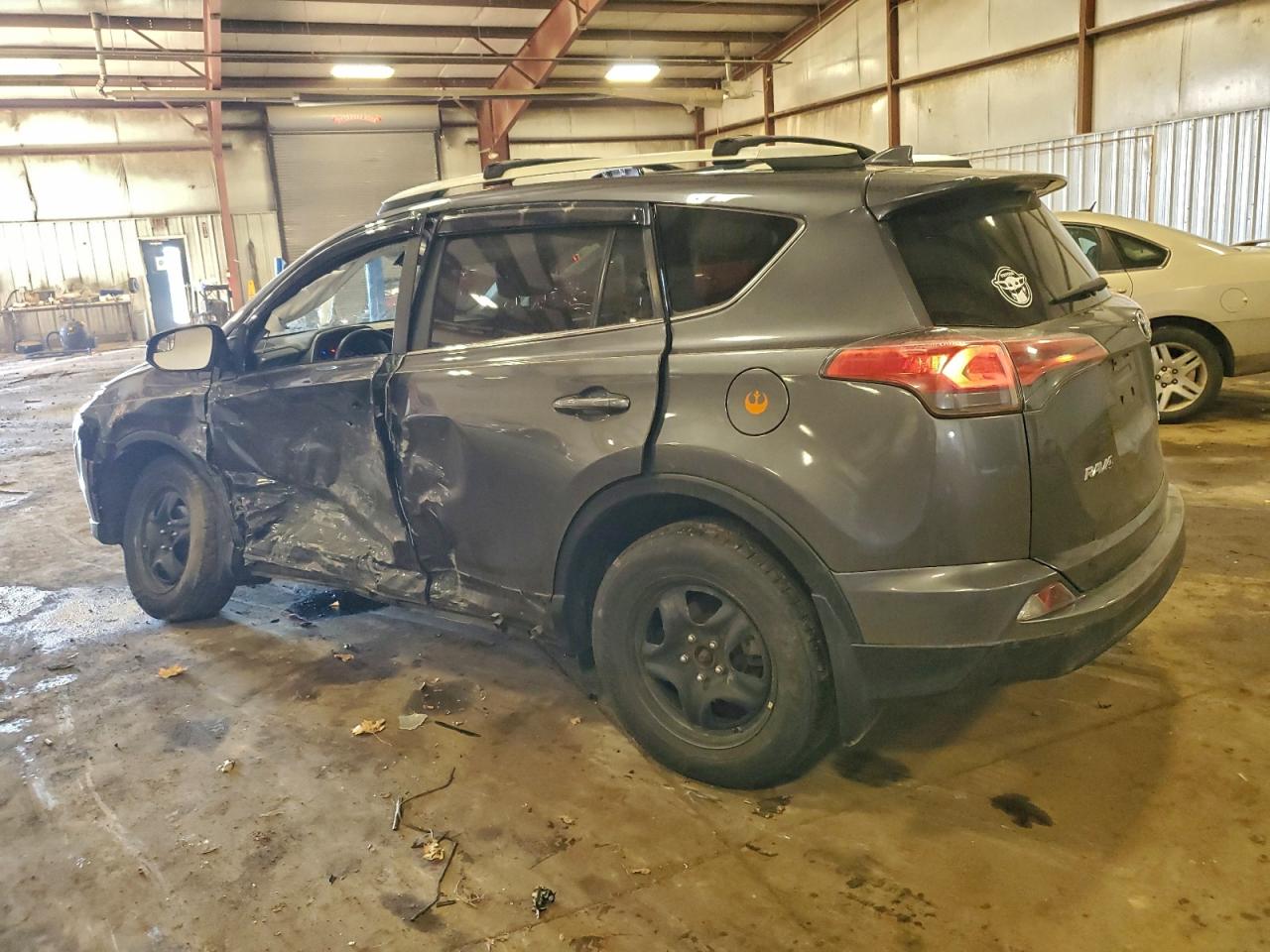 2018 TOYOTA RAV4 LE photo 2