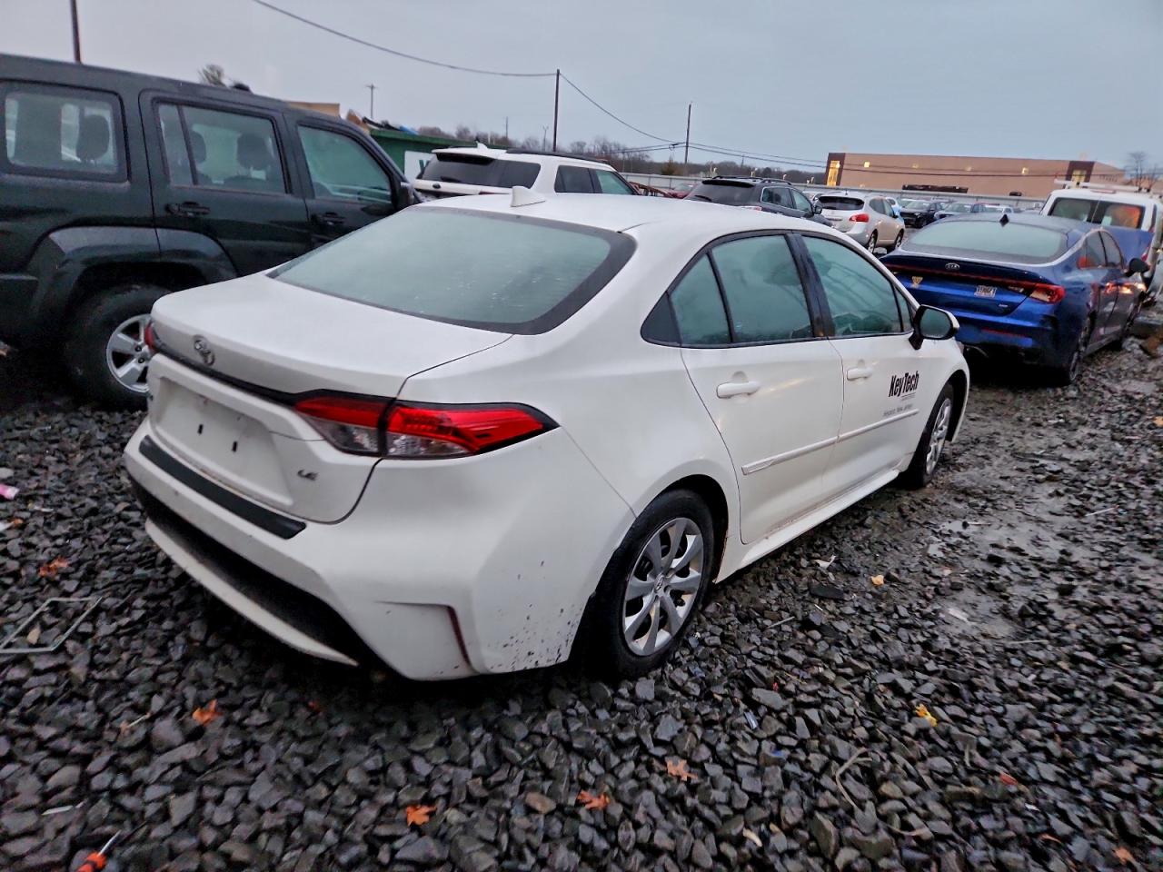 2022 TOYOTA COROLLA LE photo 5