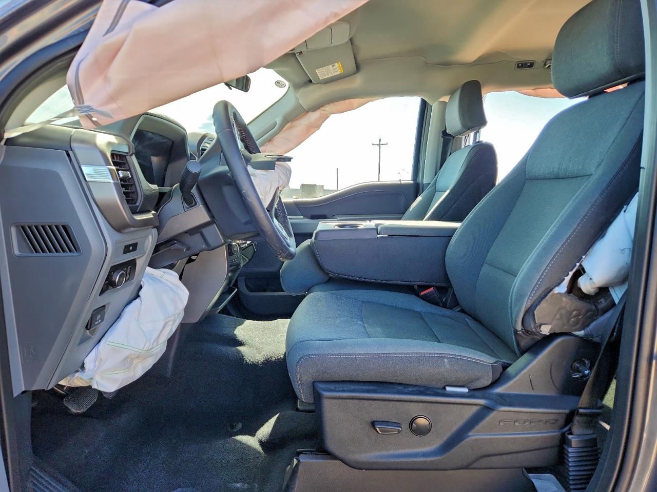 2025 FORD F150 XLT photo 19