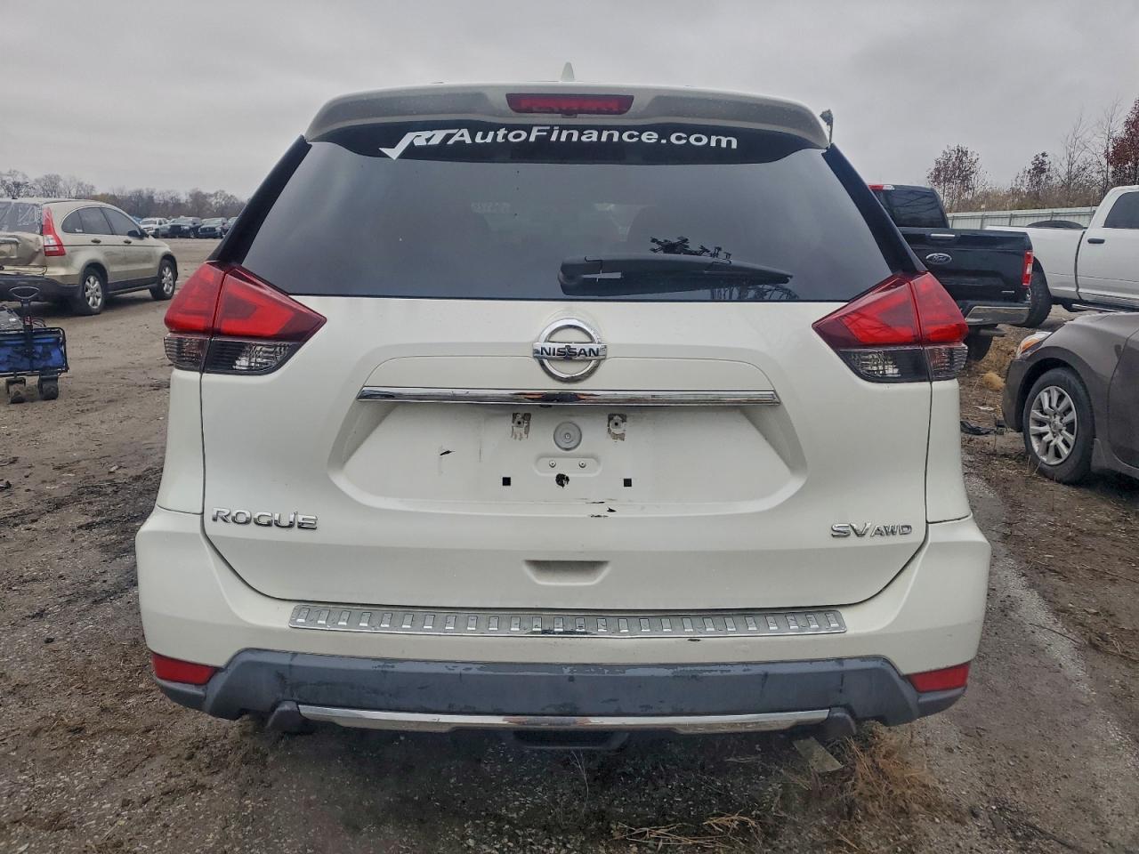 2017 NISSAN ROGUE SV photo 6