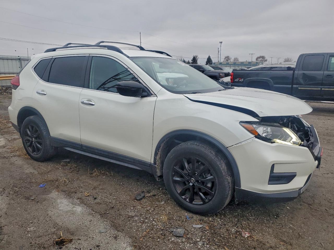 2017 NISSAN ROGUE SV photo 4