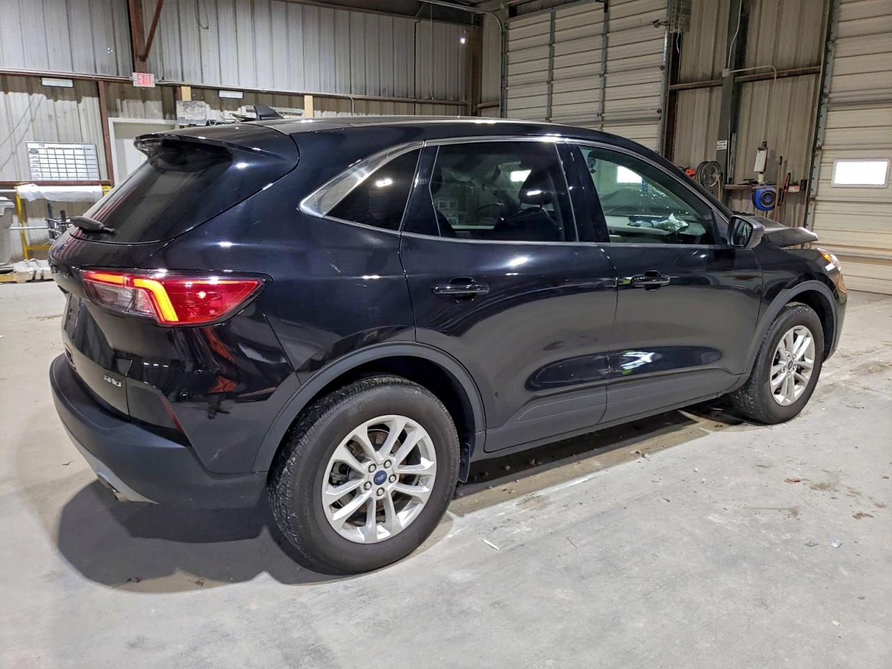 2022 FORD ESCAPE SE photo 3