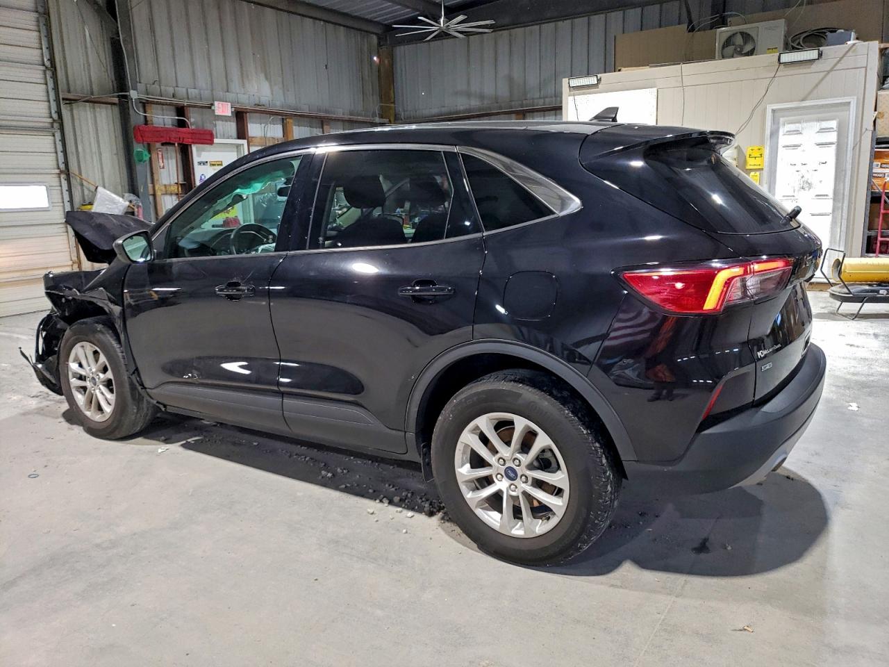 2022 FORD ESCAPE SE photo 2