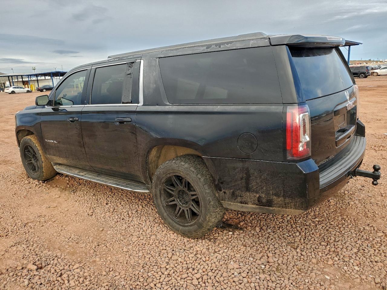 2015 GMC YUKON XL K1500 SLT photo 2