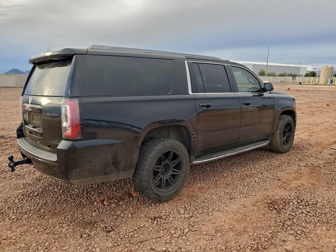 2015 GMC YUKON XL K1500 SLT photo 3