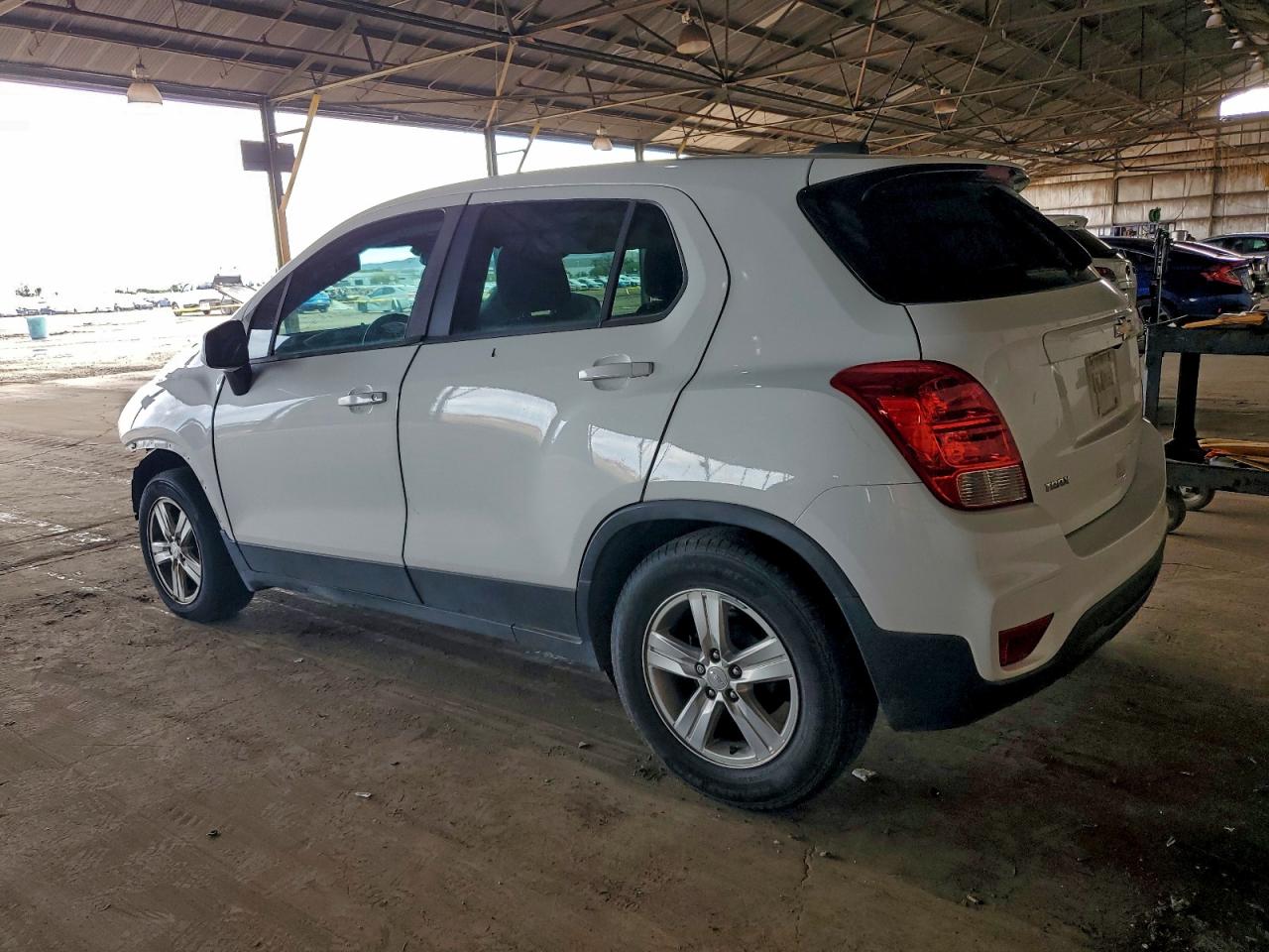 2019 CHEVROLET TRAX LS photo 2