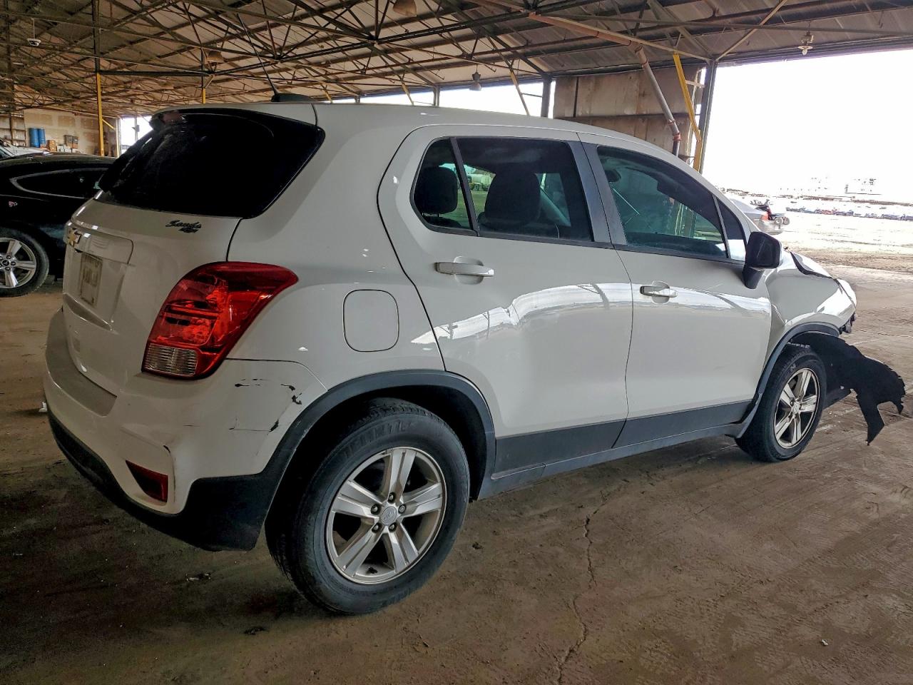 2019 CHEVROLET TRAX LS photo 3