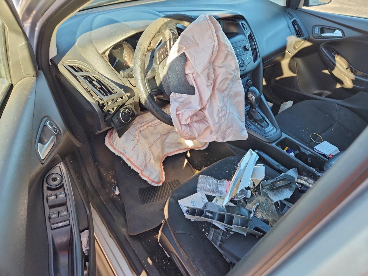 2018 FORD FOCUS SE photo 15