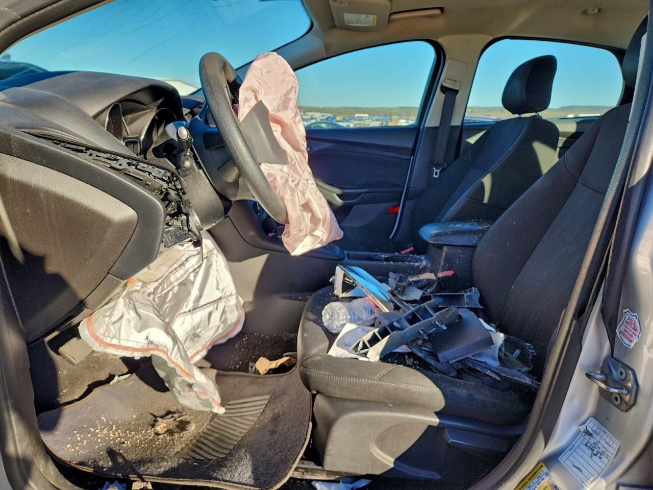 2018 FORD FOCUS SE photo 13