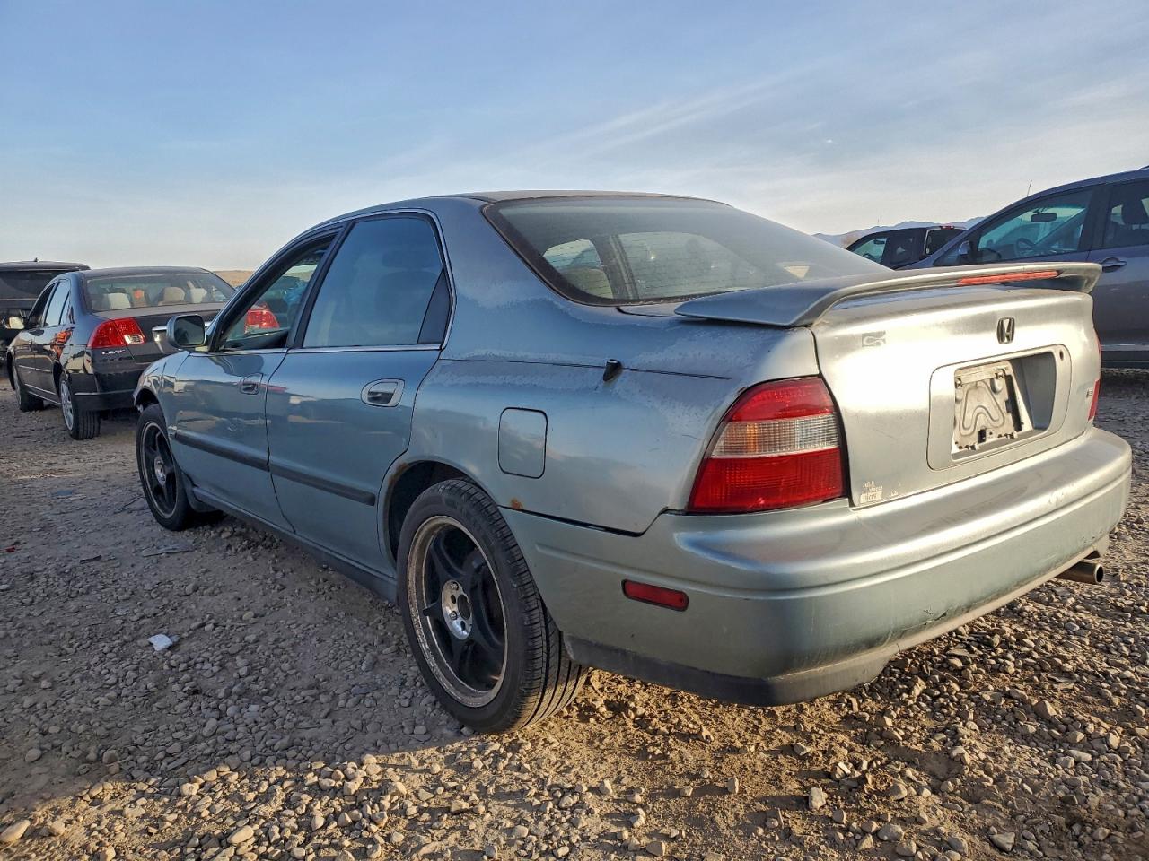1994 HONDA ACCORD photo 3