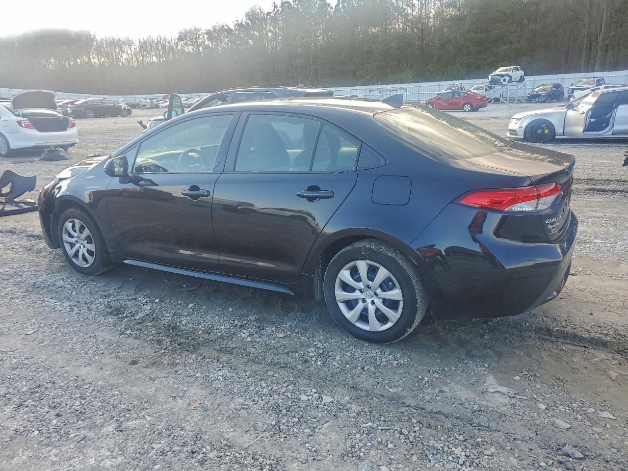 2020 TOYOTA COROLLA LE photo 3