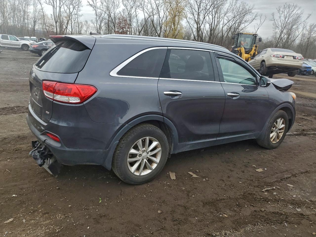 2016 KIA SORENTO LX photo 3