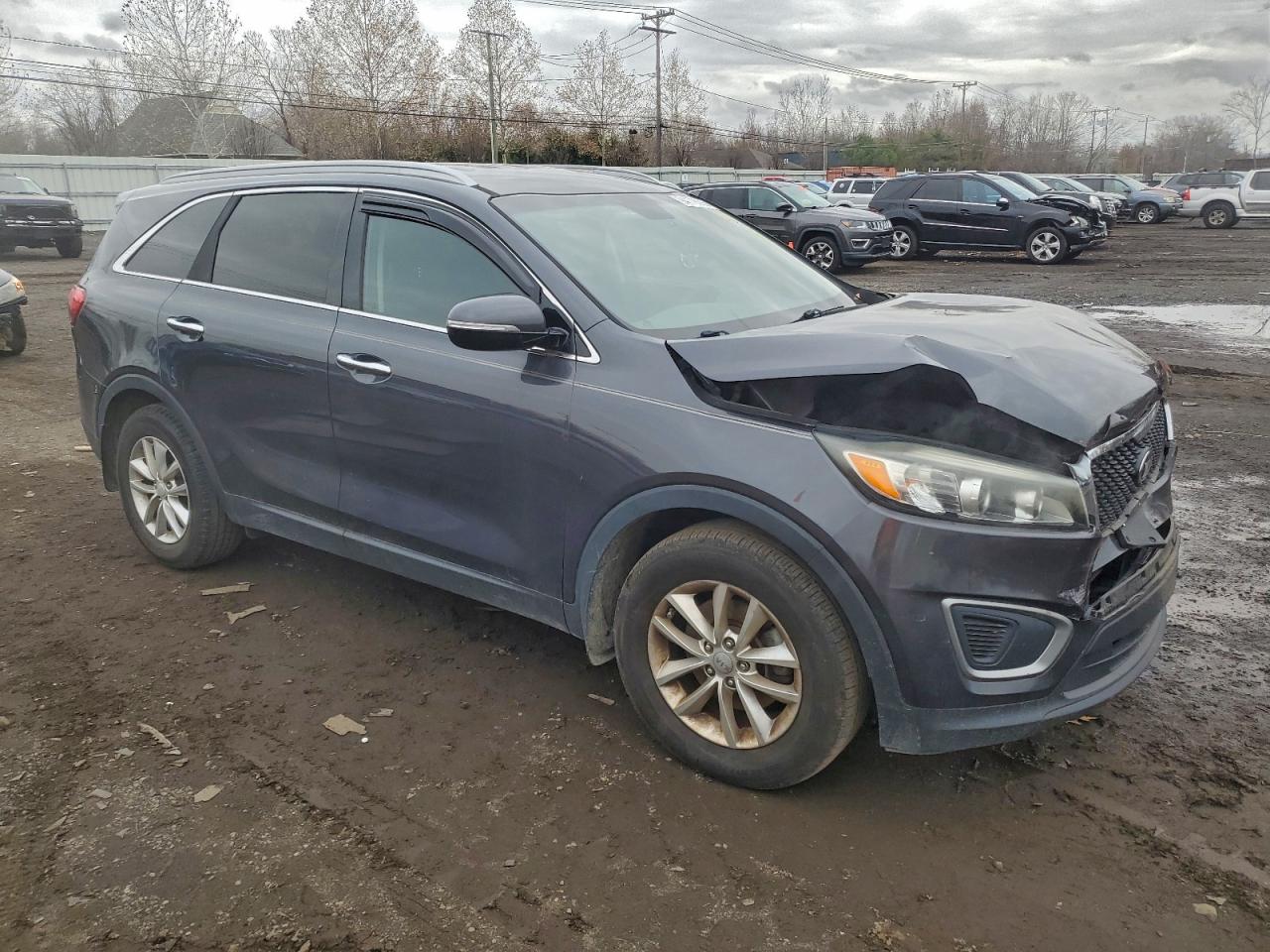 2016 KIA SORENTO LX photo 4