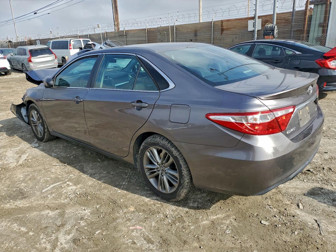 2016 TOYOTA CAMRY LE photo 4