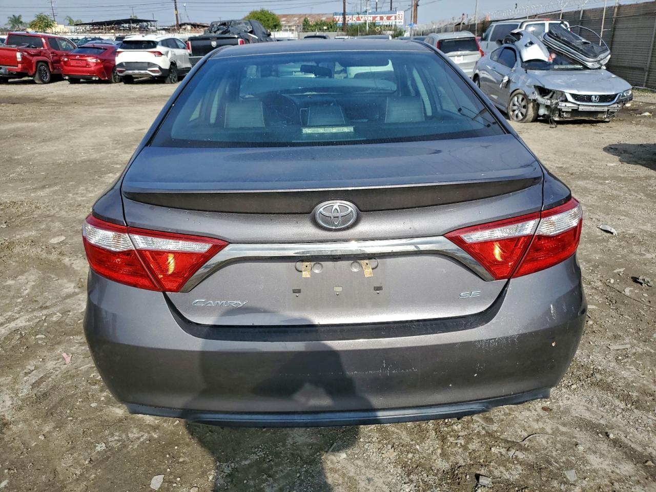 2016 TOYOTA CAMRY LE photo 16