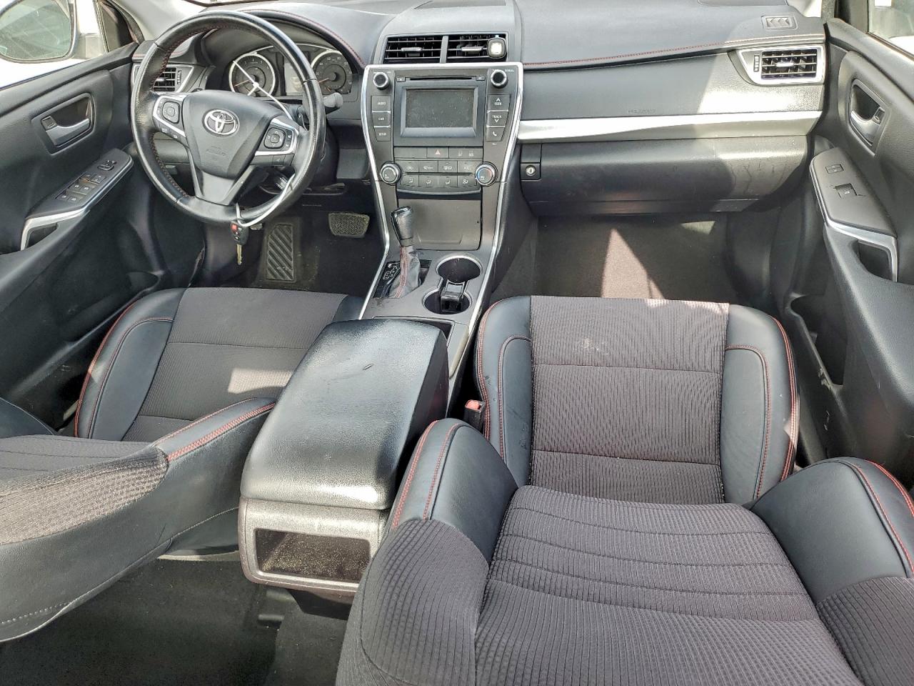 2016 TOYOTA CAMRY LE photo 22
