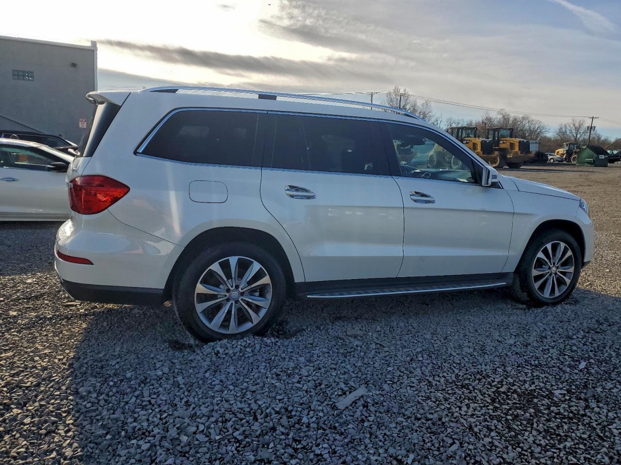 2015 MERCEDES-BENZ GL 450 4MATIC photo 3
