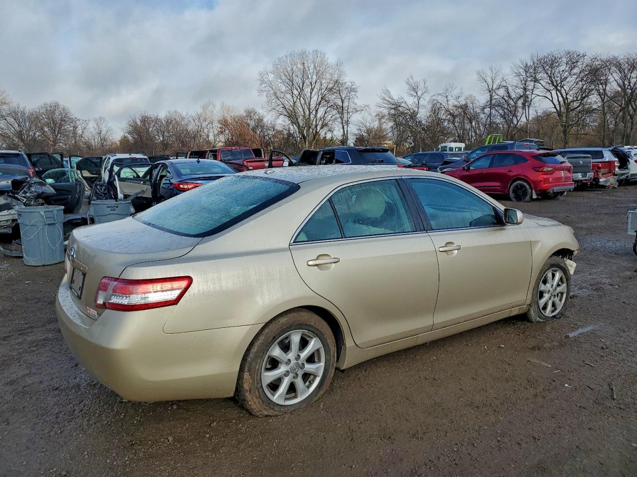 2011 TOYOTA CAMRY photo 5