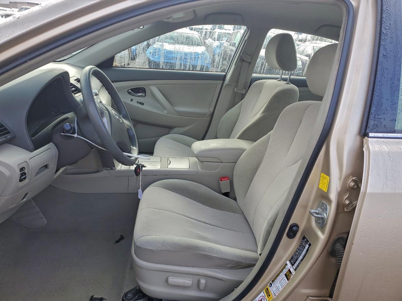 2011 TOYOTA CAMRY photo 13