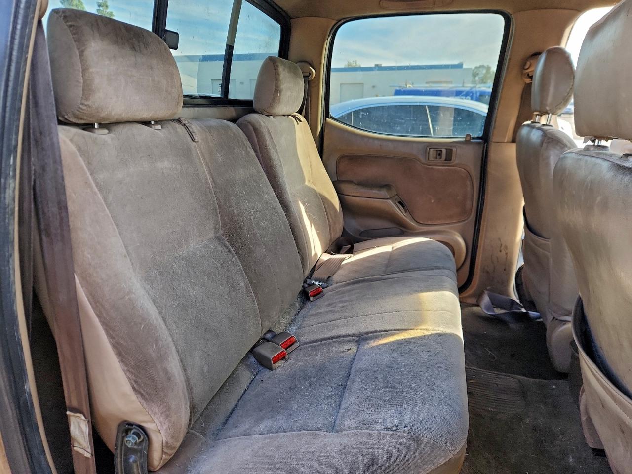 2002 TOYOTA TACOMA photo 19
