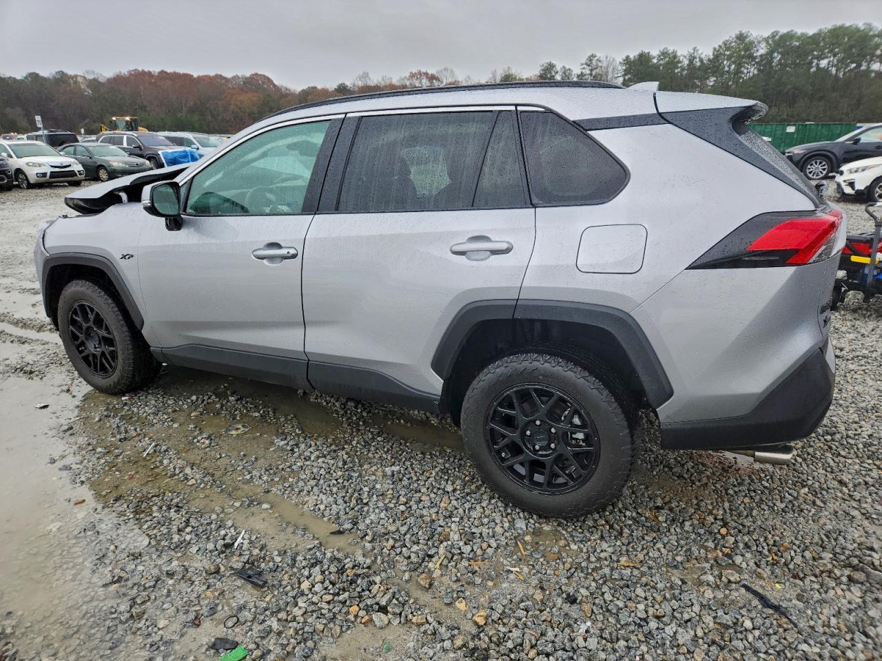 2022 TOYOTA RAV4 XLE photo 3