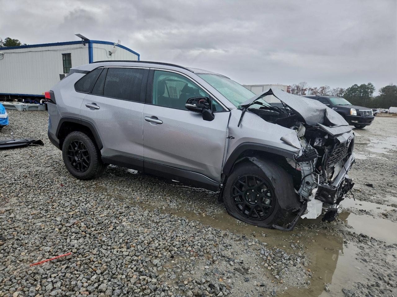 2022 TOYOTA RAV4 XLE photo 7