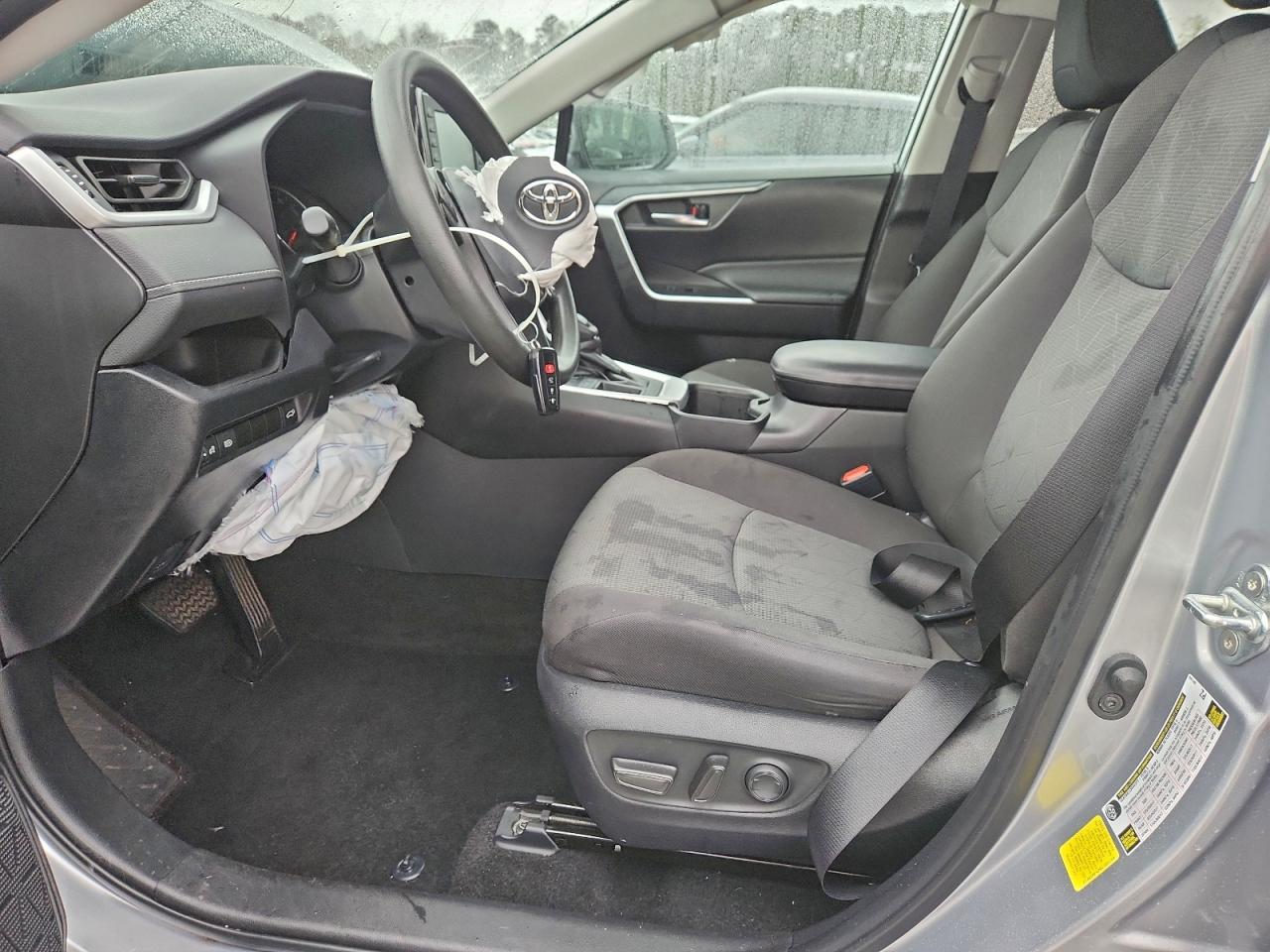 2022 TOYOTA RAV4 XLE photo 13