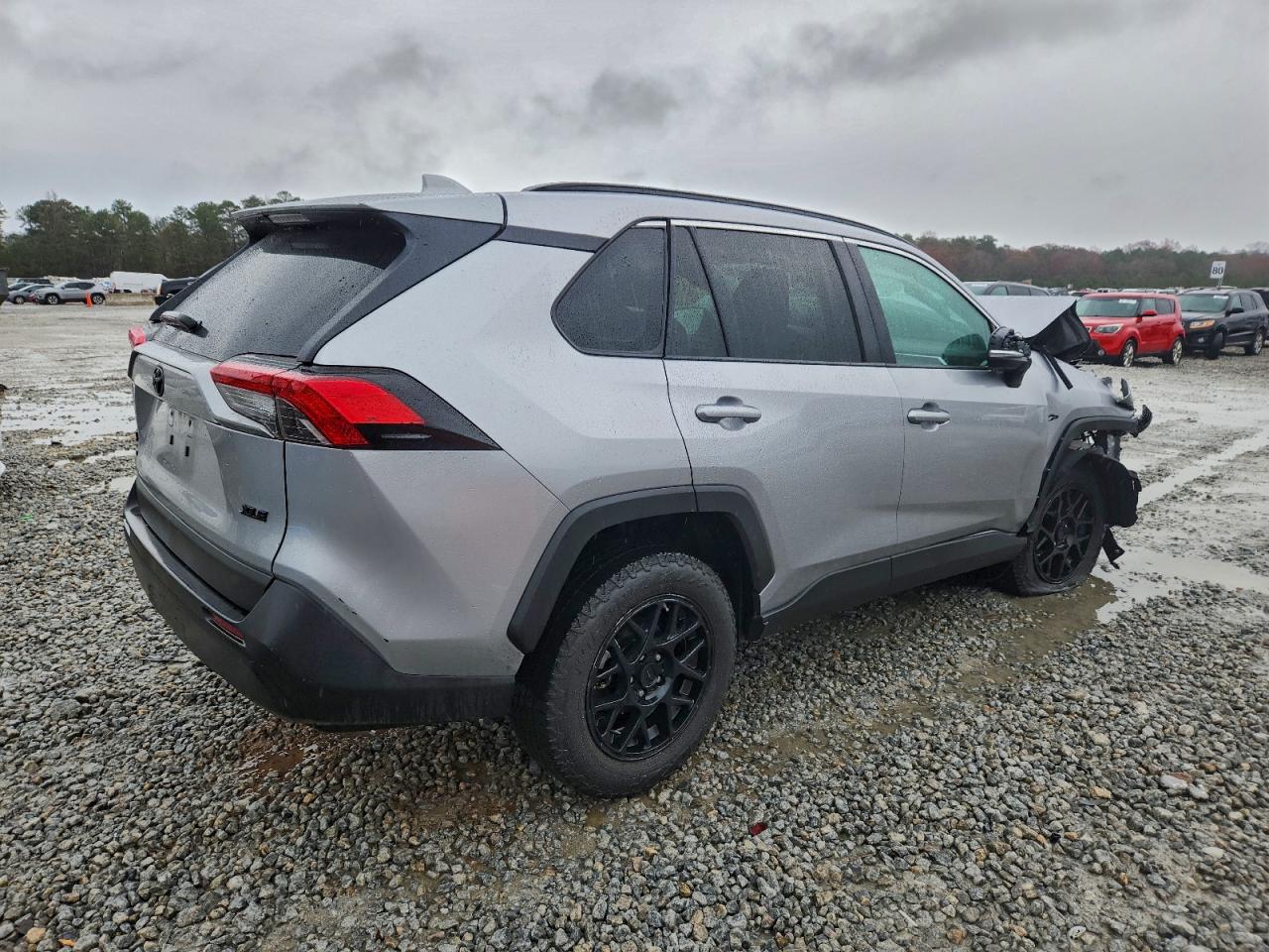 2022 TOYOTA RAV4 XLE photo 5