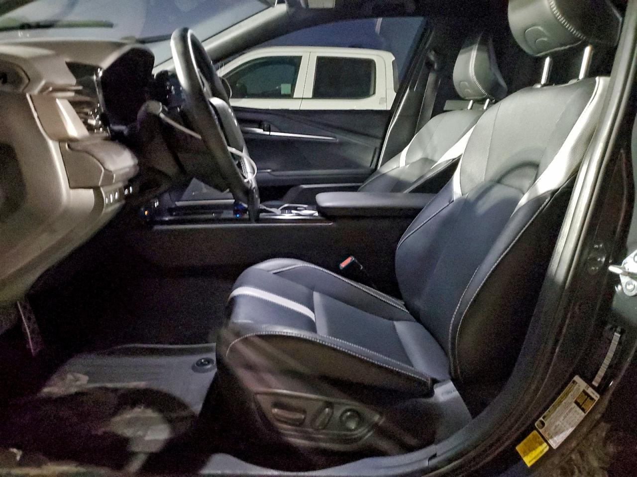 2025 TOYOTA CAMRY XSE photo 7