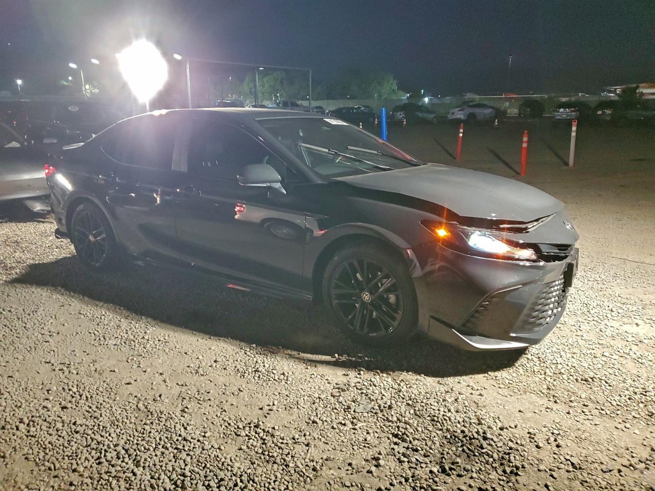 2025 TOYOTA CAMRY XSE photo 4