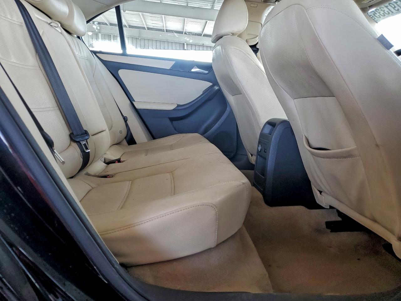 2011 VOLKSWAGEN JETTA SE photo 31