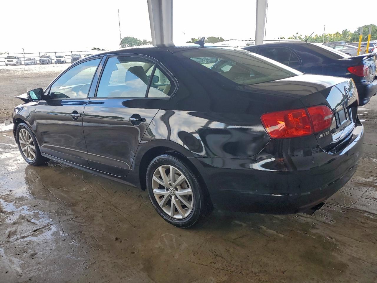 2011 VOLKSWAGEN JETTA SE photo 4